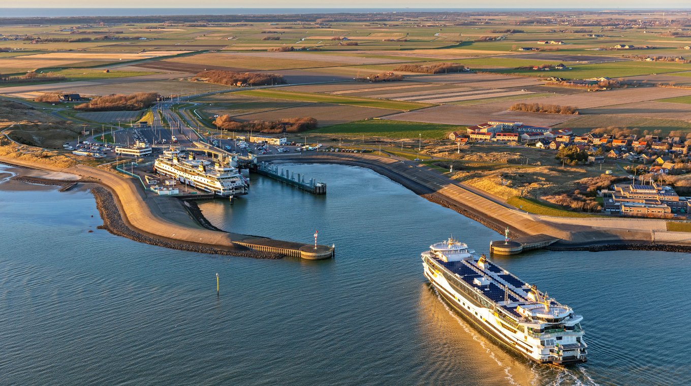 foto van schepen in de haven van Texel